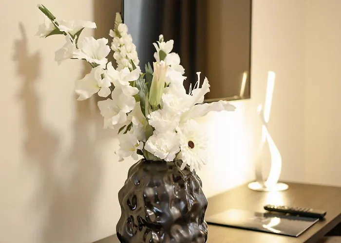 מלון דירות Monika 3*